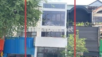 Mặt Tiền Đường Cách Mạng Tháng 8 Vỉa Hè Rộng Nhà Mới.