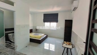 Phòng Mới Xây Đón Nắng Gần Coopmart Nhiêu Lộc Q3