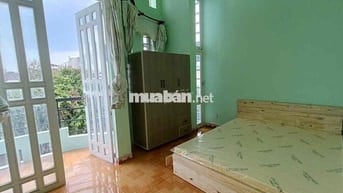 CHO THUÊ CĂN HỘ 1PN TÁCH BẾP VIEW CÔNG VIÊN BAN CÔNG RỘNG, FULL NT