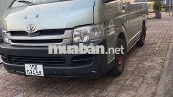 Ô tô tải van Toyota Hiace 3 chỗ 2010