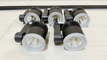 Đèn rọi ray Verona Lighting đen 12W/bóng (5 bóng)