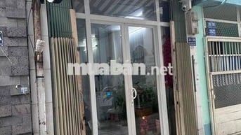 Sang mặt bằng không đầu tháng vào ở luôn ạ.