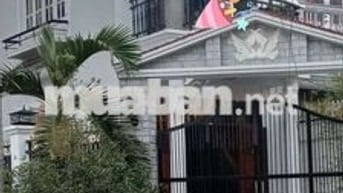 Nhà gốc 2 mặt tiền đường 19 kdc bình hưng DT 6m x 24m 2 lầu