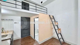 PHÒNG TRỌ GÁC CAO - ĐỦ TIỆN NGHI - CÓ THANG MÁY - BẢO VỆ - GẦN ĐẦM SEN