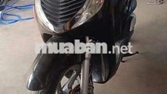 Xe máy Honda SH màu đen,