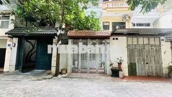 NHÀ PHÂN LÔ - Ô TÔ TRÁNH - CÓ SÂN ĐỖ Ô TÔ