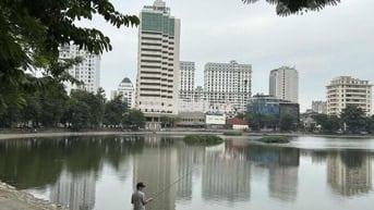 Chính chủ cho thuê căn hộ mặt hồ tầng 5 nhà B1 T/T Giảng Võ, Hà Nội