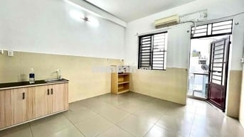 chính chủ cho thuê Phòng Ban Công, ngay Đầm Sen