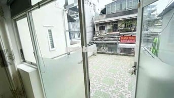 Phòng ban công ngay cầu Nguyễn Tri Phương