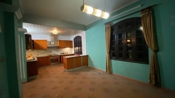 Cho thuê nhà ngõ 46 Phạm Ngọc Thạch 4,5T, MT10m, ô tô đỗ cửa,16tr/th