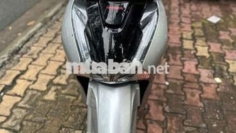 Xe máy Honda SH 150 ABS màu bạc 2017