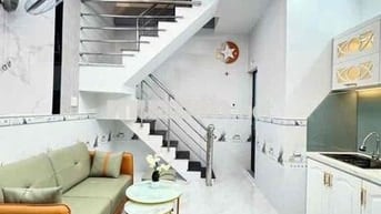 Bán Nhà Sổ Hồng , 4x5m, 2 Tầng, sát Q7 100m ,giá 1tỷ 750