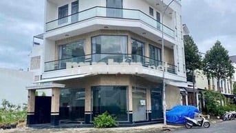 Cho Thuê Nhà Trệt 2 Lầu Gốc 2 Mặt Tiền Nam Long