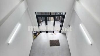 Nhà mới Xây _Thang Máy xịn_3 sàn suốt full ML Nguyễn Văn THương