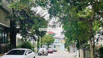 Nhà đẹp 3 tầng 3 mê lệch kiệt ô tô trước nhà