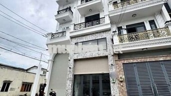 Nhà mới xây xong 4,5 x 15 có 5pn 6wc sân thượng