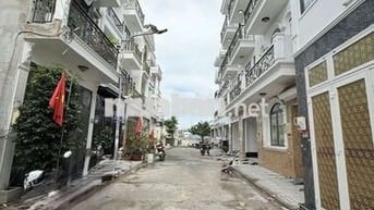 Bán nhà đường Nguyễn Ảnh Thủ hxh ,4×12 , 4tầng,shr.