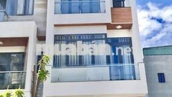 Nhà mới xây 4,5 x 20 có 4pn 5wc đường trước nhà 10 mét