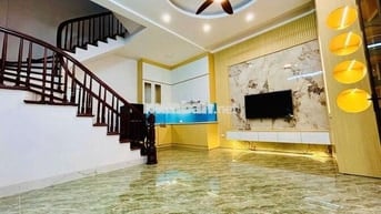 Hồ Đền Lừ 40m 5 tầng mt 5 quanh 7 tỷ.