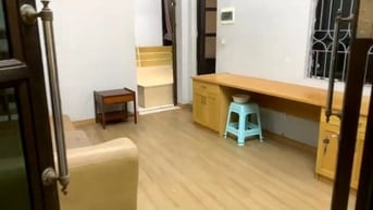 Cho thuê nhà tầng 3, phố Hàng Bài, DTSD 50 m2, giá 8 triệu/th