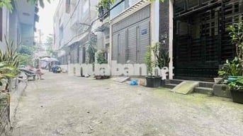 Hẻm 6m,cách hẻm 10m vài bước chân, xe hơi đậu cửa,gần chơ,trường học,b