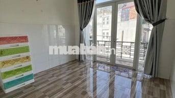 Phòng máy lạnh sạch đẹp giáp Q10, gần vòng xoay Lê Đại Hành