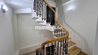 Nhà đẹp Lạc Long Quân, DT30m², 5 tầng, 3P.ngủ, ô chờ thang máy (11 tỷ)