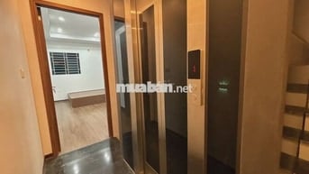 Gara ôtô, thang máy, đường Lạc Long Quân, DT 52m2, 6 tầng, 7P. Ngủ