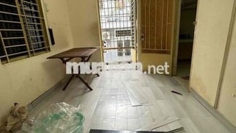 Lầu 2 phòng 48m2 quận 3 cho thuê