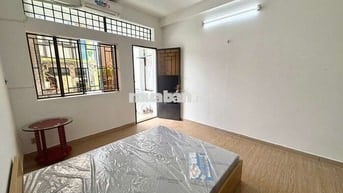 NEW CĂN 1PN BAN CÔNG LỚN, TÁCH BẾP FULL NỘI THẤT GẦN NGÃ TƯ HÀNG XANH