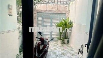 NHÀ 2 TẦNG, DT (4,2 X19)M2, NỞ HẬU, SÁT MẶT TIỀN, GIÁ 5,4 TỶ CÒN TL