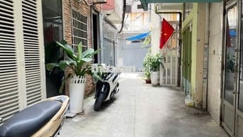 Chỉ 4 tỷ TL, nhà 3 tầng, 27m2, 2 PN, 3WC Nguyễn Thanh Tuyền, P2, TB