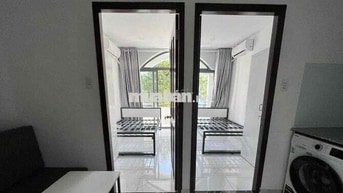 Căn hộ 2 phòng ngủ, bancol,  mặt tiền Vĩnh Hội Q4, tiện đi quận 1