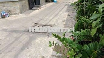 Cho thuê nhà nguyên căn hẻm xe hơi Bến Vân Đồn