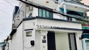 CẦN BÁN NHÀ 2 MT LÔ GÓC CHÍNH CHỦ PVC