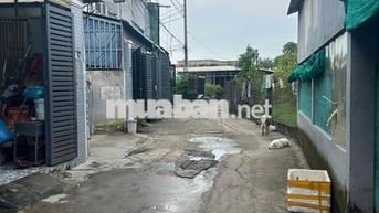 Nhà mặt tiền đường ở Đức Hoà, Long An