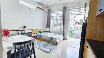 Căn Hộ Full Nội Thất Ban Công Gần Ngã Tư Hàng Xanh Ngay Bùi Đình Tuý