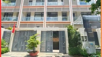 Cho Thuê Nguyên Căn 5x22m, Phù Hợp Làm Văn Phòng or Ở - Vạn Phúc City