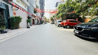 Bán nhà Hoàng Quốc Việt P/Lô ô tô tránh, Dt 55m2, 5t, mt 5m, mới đẹp.