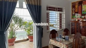 Bán nhà 4 phòng ngủ 73m2 ngay trung tâm Trầng Hưng Đạo Dĩ An giá 5,2t