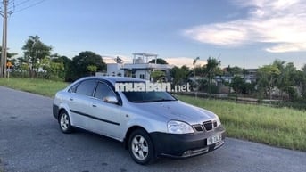 Ô tô Lacetti màu bạc, 5 chỗ, số sàn, xăng