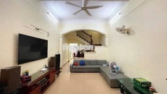 Chị Loan  bán nhà phố 19/5, Hà Đông,50m,3 tầng nhà mặt tiền đẹp chỉ 9t