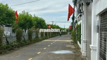 cần bán đất chính chủ giá tốt,  mặt tiền , khu vực dân cư đông đúc