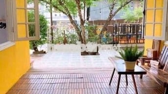 Cho thuê villa có vườn đào cổ gần ga Đà Lạt giá 13tr, mặt Đường