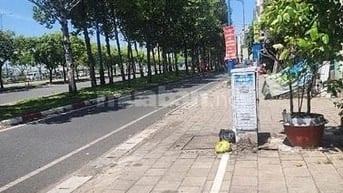 Cần bán nhà chính chủ 960 MT Võ Văn Kiệt , Dt 136 m2 .Giá 39,5 tỷ TL