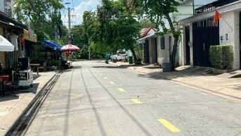 Bán đất 111,9m2 ( 4.5 x 24.86 ) , mặt đường 12m , vỉa hẻ 2m , 