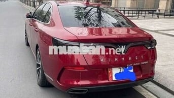 VinFast Lux A2.0 2022 màu đỏ, số tự động