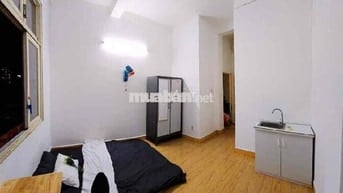 Căn hộ mini Full nội thất cửa sổ lớn kế cầu Nguyễn Văn Cừ