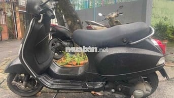 Xe Vespa Piaggio màu đen đã qua sử dụng