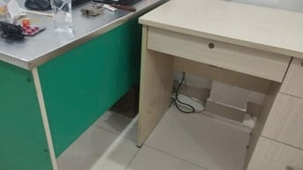 Ann cần thanh lý giá rẻ bàn VP như hình 